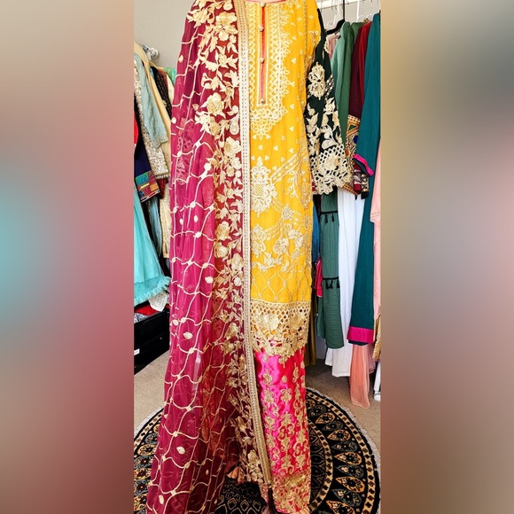 Pakistani New 3 piece in small size. - Picture 2 of 2